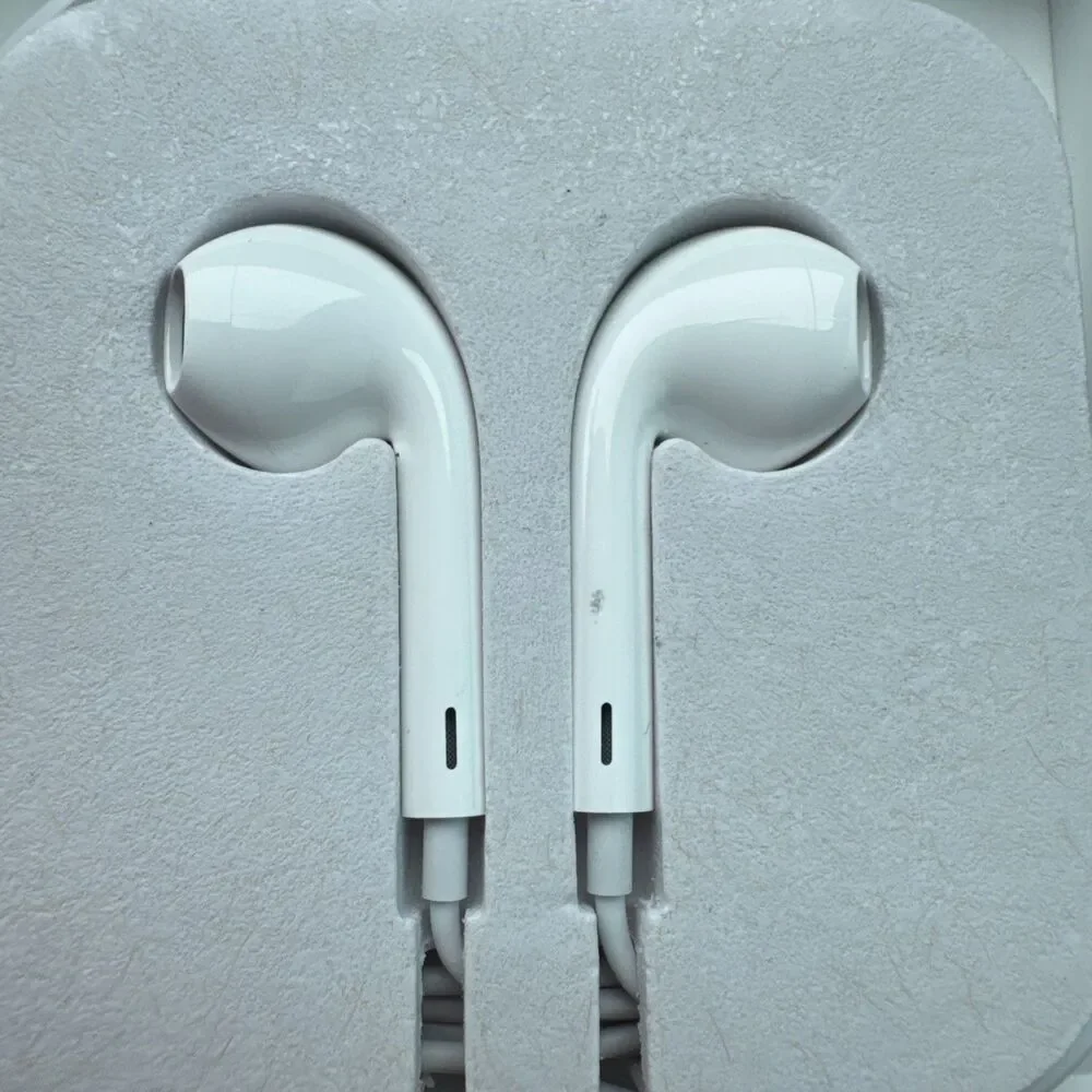 Apple EarPods In Ear Canal Headset - White (MNHF2AM/A)
